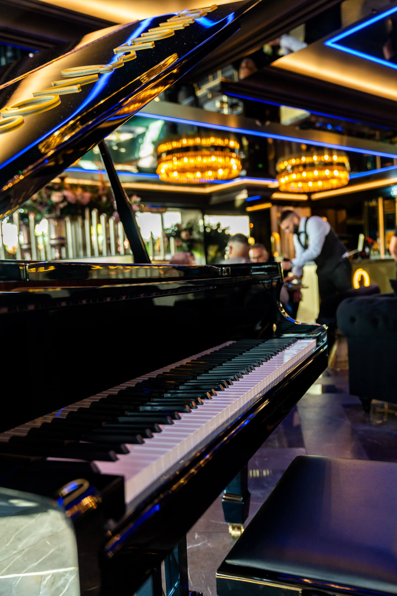 Piano at Maison de Fumeé